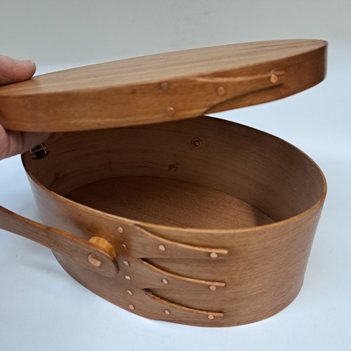 Click to view detail for BJ-003 Shaker Treasure Box w/handle, Cherry and Lacewood $165